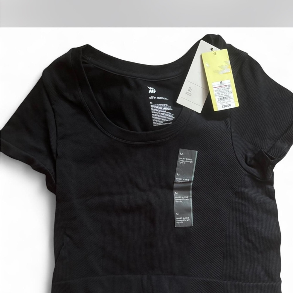All in Motion Womens Rib Seamless Tee Black Short Sleeve Cropped Tight Fit M